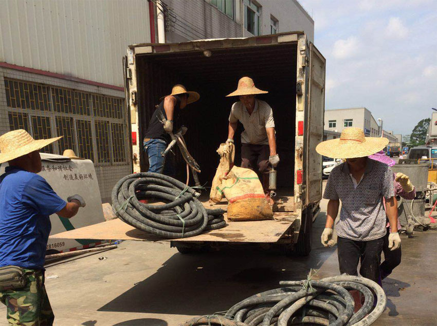 雨城一部件厂房地基出现下沉注浆加固
